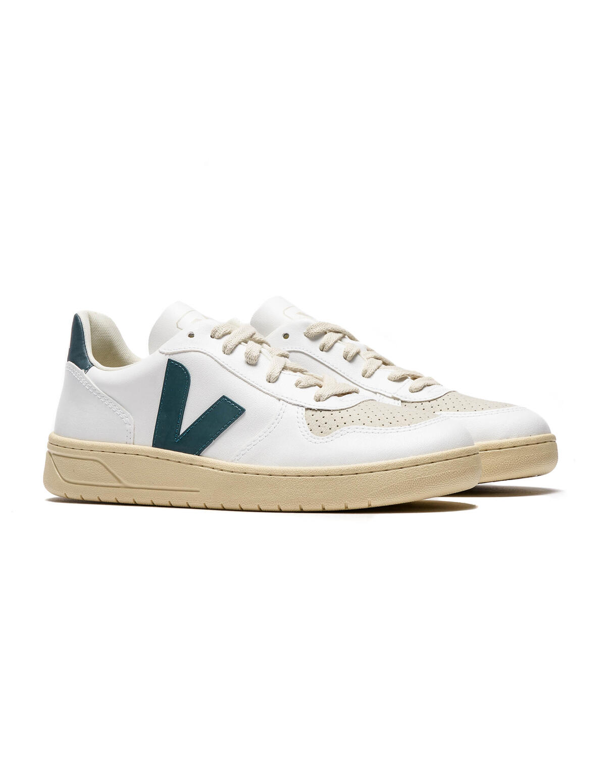 Veja on sale vegan v10